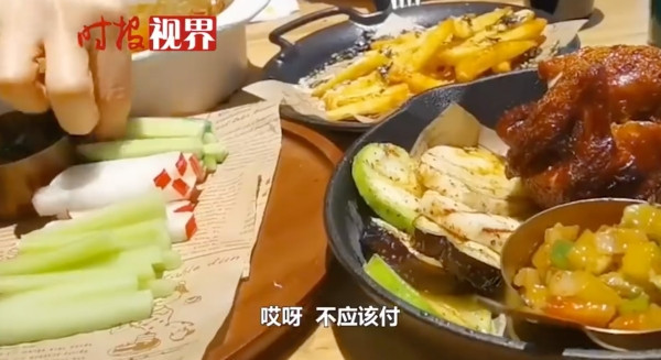 小伙相亲吃饭，中途上厕所偷偷跑路：女生带